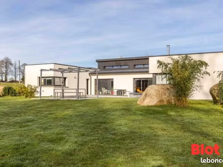 maison 5 pièces 214 m²