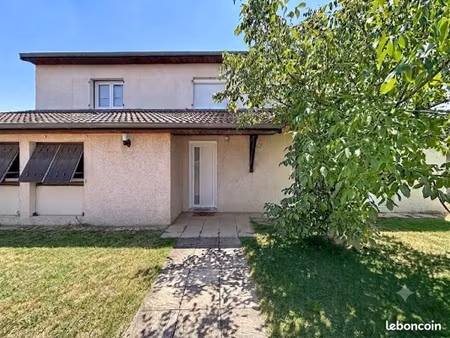maison 7 pièces 221 m²