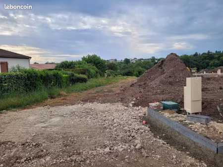 terrain 630 m² saintes