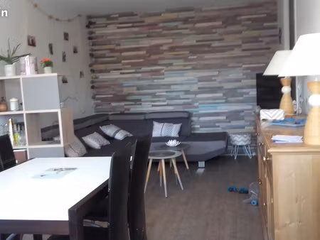 loue appartement avec loggia et garage