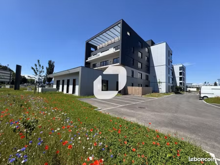 bureaux 3 704 m²