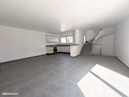 loue maison neuve 90 70m2  à distroff