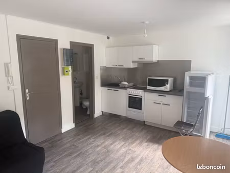 appartement t1 hyper centre laval 25m2