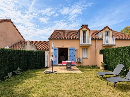 maison mitoyenne t2 duplex avec jardin et piscine
