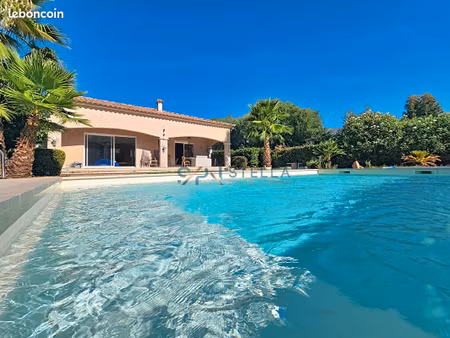 propriété 6 pièces 252 m²
