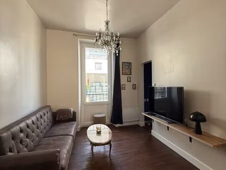 appartement étudiant / devant université