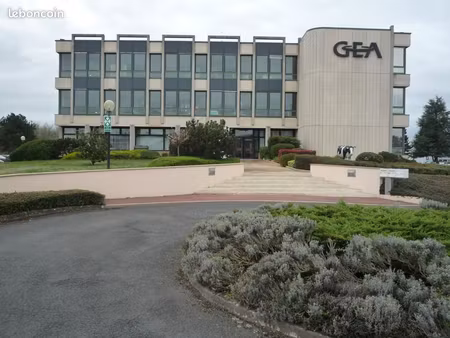 bureaux 900 m²