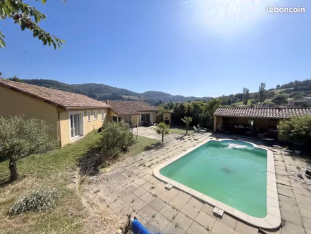 villa 8 pièces 154 m²