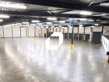 local bureaux 942 m²