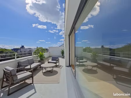 t3 butte sainte-anne  appartement récent  dernier étage  calme complet  cadre d'exception