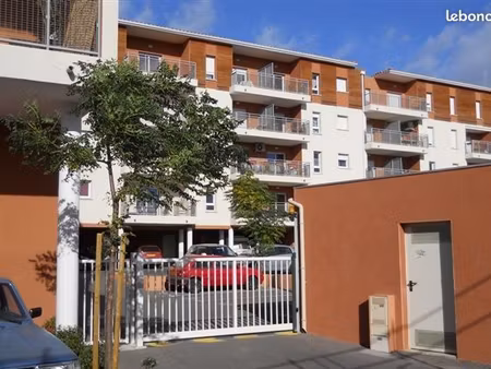 studio 30 m² entièrement neuf + terrasse  parking & clim — résidence récente (2009)