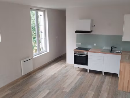 à louer – t2 rénové avec entrée privative – rez-de-jardin – quimper cap horn