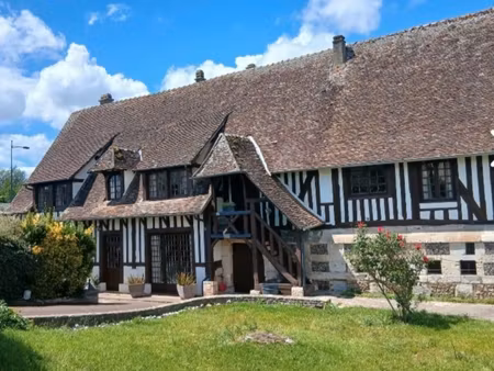 ensemble normand centre-ville beaumont-le-roger
