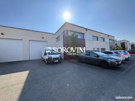 local d'activité 701 m²