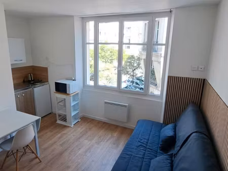 studio meublé 620 charges comprises