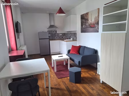 ? t2 meublé 38 m² – proche château – 540 charges comprises