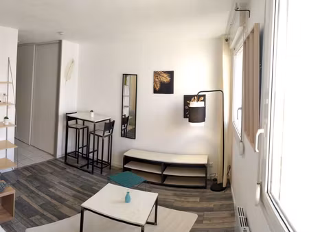 dispo 1er septembre/studio meublé centre reims/parking sécurisé/ascenseur