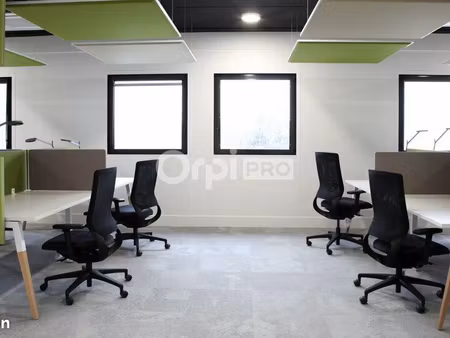 bureau 702 m²