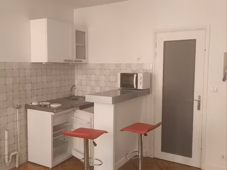 loue studio très bon état