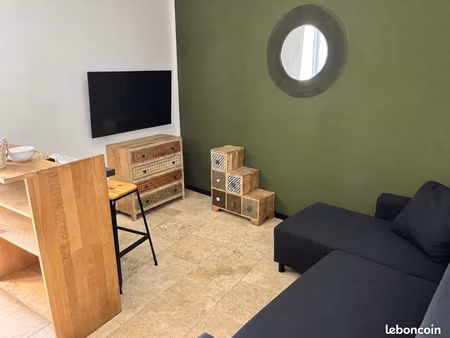 à louer-studio meublé-disponible à partir du 1er août