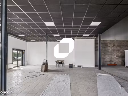 local d'activité 820 m²
