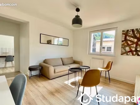 chambre 1 pièce 12 m²