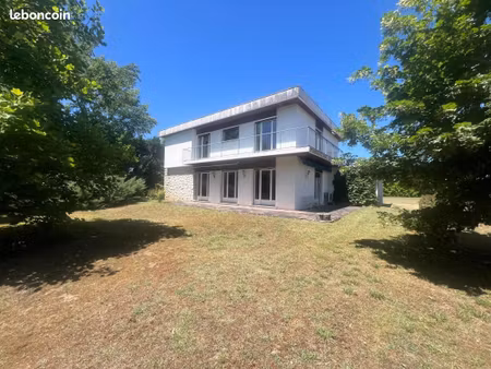 maison 6 pièces 161 m²