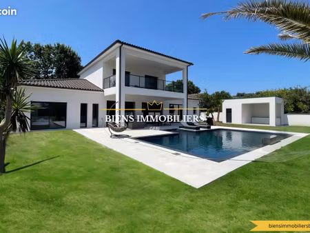 maison 7 pièces 230 m²