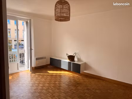 à louer — appartement non meublé  plein cœur de saint-raphaël