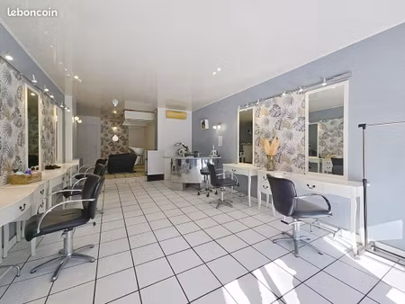 salon de coiffure 82 m² saintes