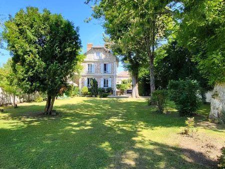 maison 11 pièces 210 m²