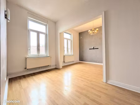 101 m² rénovés – 3 chambres – 2 parkings – vente directe sans agence