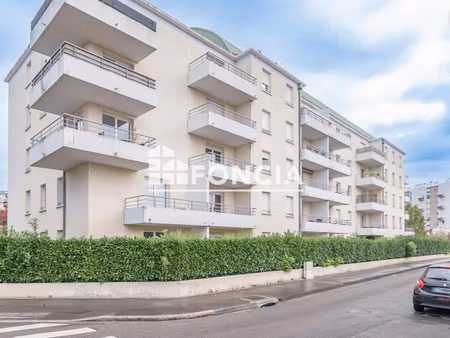 studio meublé avec terrasse et place de parking privative