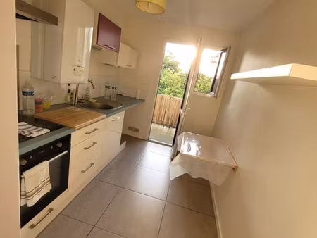 loue t3 68m2 + terrasse 10m2 + 1 place de parking aérien sécurisé