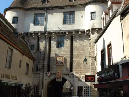 semur en auxois porte médiévale