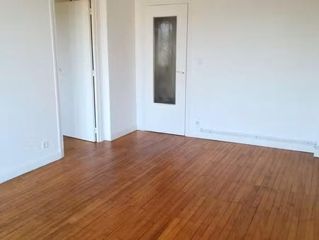 f3  bd denière  bel appartement entièrement rénové  67 m2  2 balcons  belle vue  lumineux 