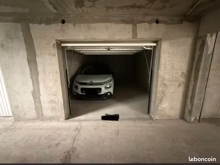 à vendre – grand garage fermé de 15 m² – centre-ville de beauvais – résidence le jeu de pa