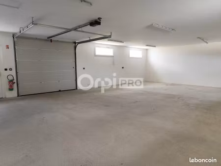 local d'activité 156 m²