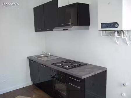 trés beau t 5 avec cuisine équipée salle de bain douche et baignoire