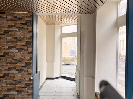 à louer – local commercial de 32 m² avec vitrine – la flèche (72200)