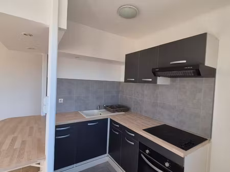 appartement rénové centre maclas