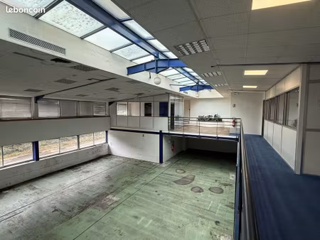 propriétaire loue 450 m2 de local mixte sans frais