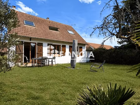 à 800m du bourg d'olivet  maison familiale de 3/4 chambres au calme avec jardin et garage