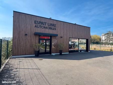 local commercial 180 m² roanne
