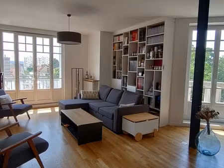 grand appartement familial rénové – lumineux  vue dégagée  dernier étage