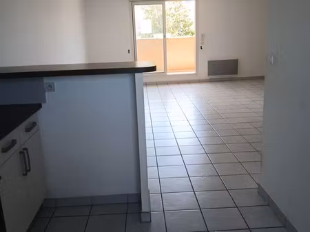 perpignan-le clos banet-grd appt. f3(77m2)1 er ét. rés. très calme.terrasse - parking en s