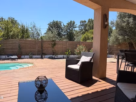 maison rénovée avec piscine à pied du village