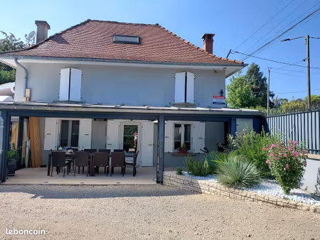 maison atypique bord de lac de paladru