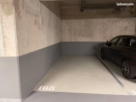 location parking / garage / place de stationnement à louer