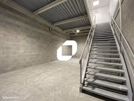 local d'activité 240 m²